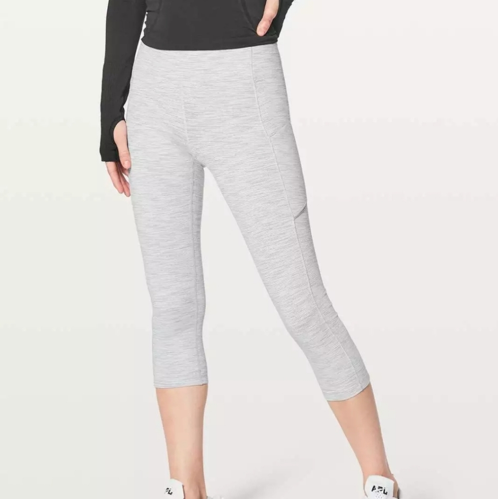 Lululemon Speed Up Crop 21" Size 6 Gray